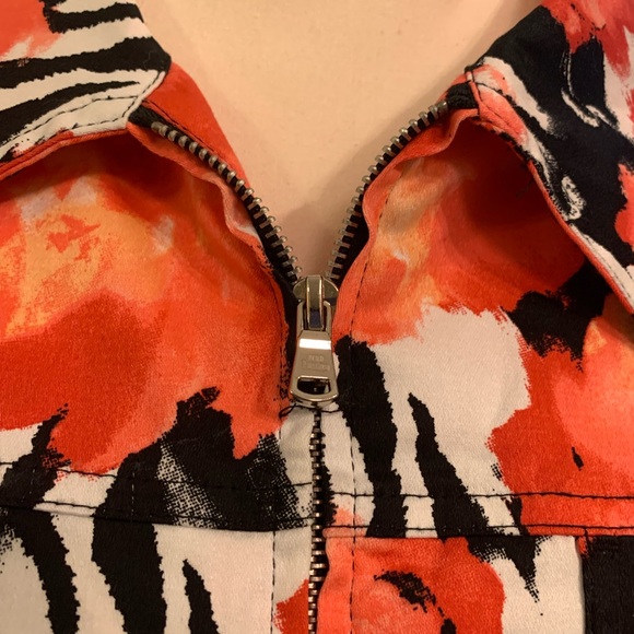 Erin London one of a kind zippered jacket. Size XL. Salmon color abstract design - Picture 2 of 8